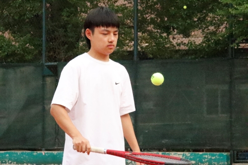 3-学生颠球比拼