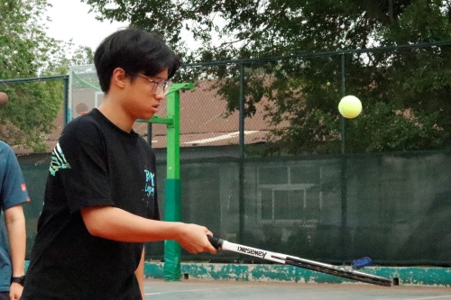 2-学生颠球比拼